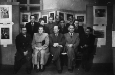 Członkowie Polskiego towarzystwa Fotograficznego: matka IV Gnieźnieńskiej Wystawy Fotograficznej