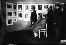 Zbiorowe oglądanie wystawy